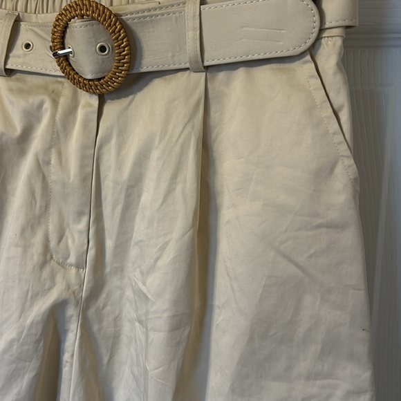 BUCKLED BELTED SHORTS WITH POCKETS - Picture 8 of 11